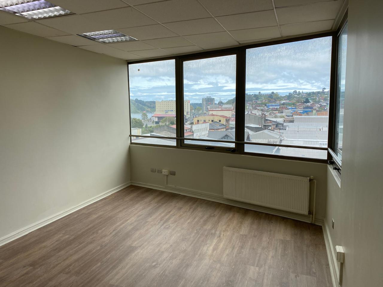 ARRINEDO OFICINA 88 M2 4 PRIVADOS 3 BAÑOS EDIFICIO ENCARNACION